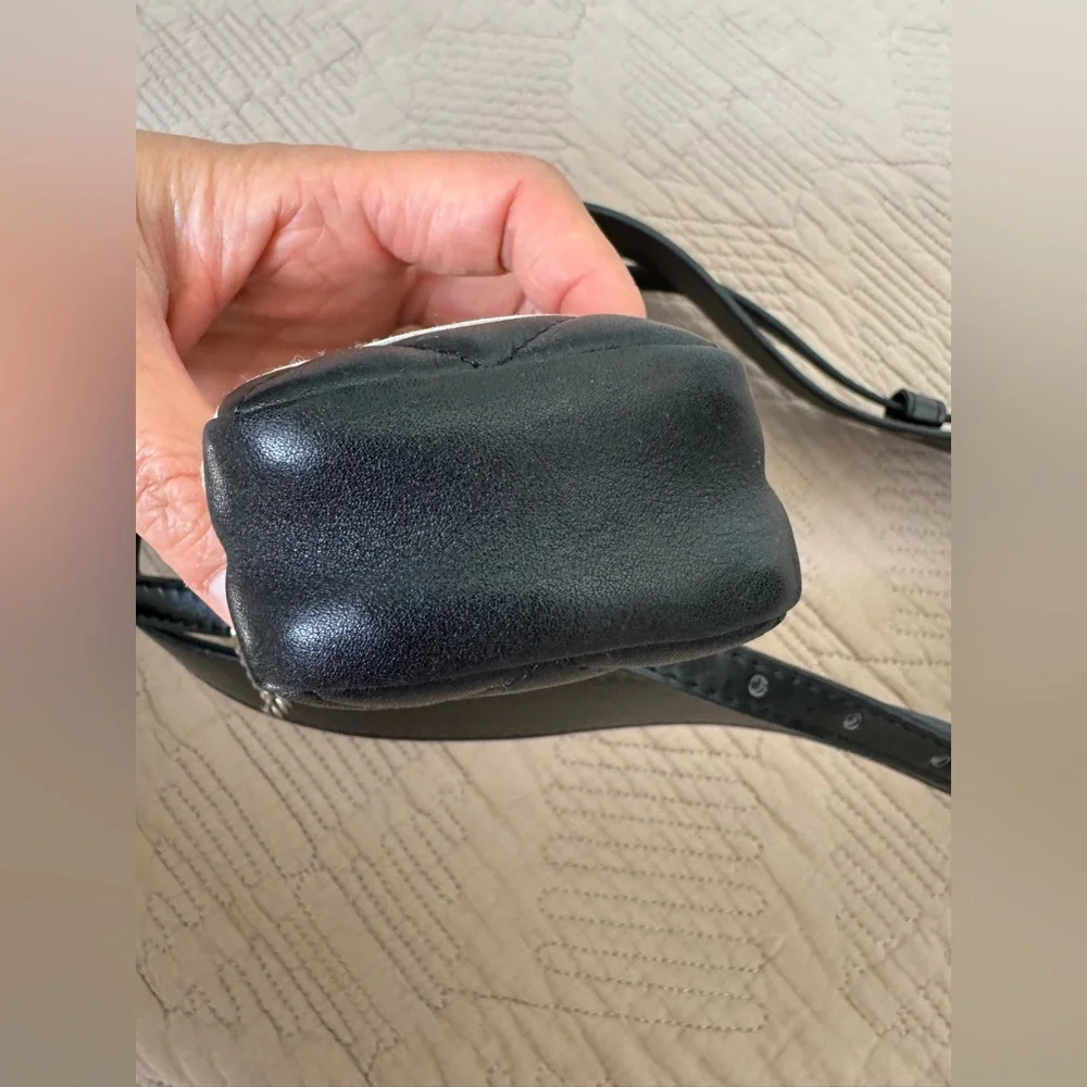 Authentic Chanel mini pouch for EarPod and viper comes with regular wide belt. - Picture 8 of 17